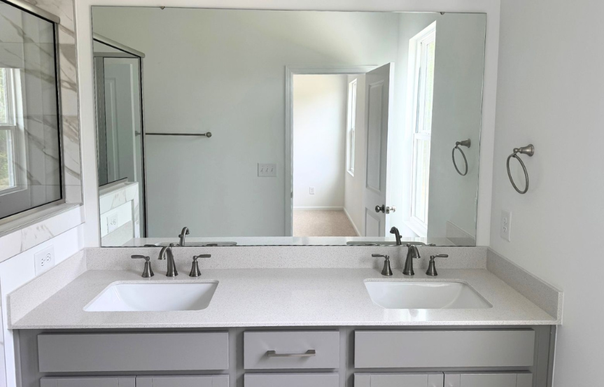 Homesite 2570 Guest Bath