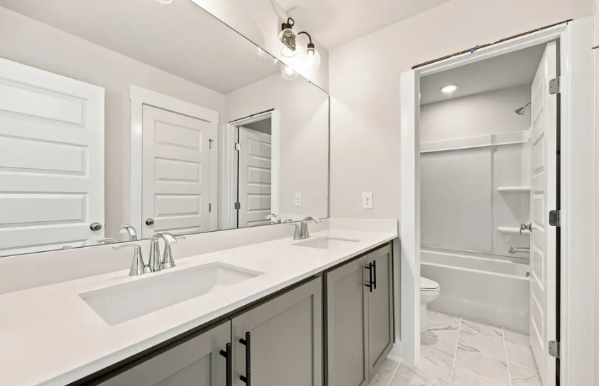 Homesite 2440 Bath 2