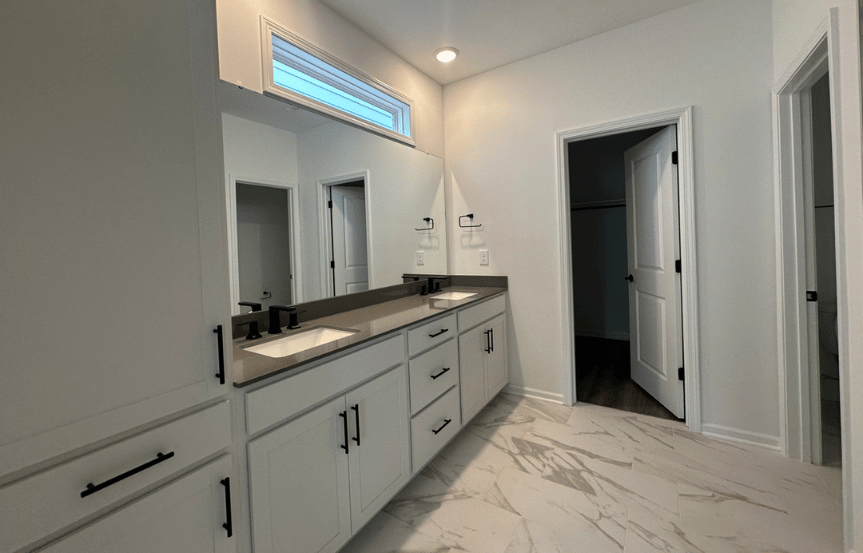 Homesite 2628 Owners Suite Bath 1