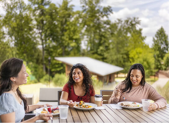 Women socializing 