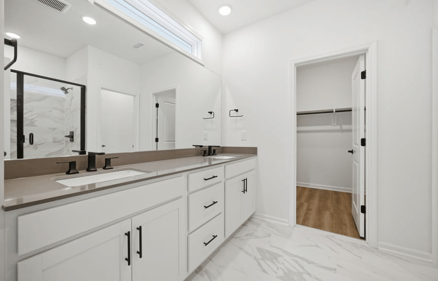 Homesite 2628 Owner Suite Bath 1