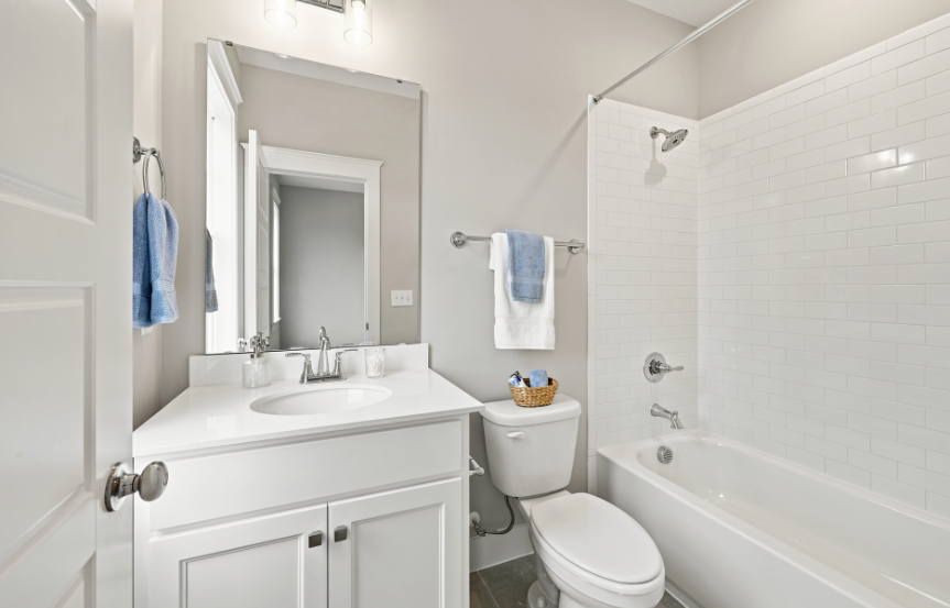 Homesite 2250 Guest Bath