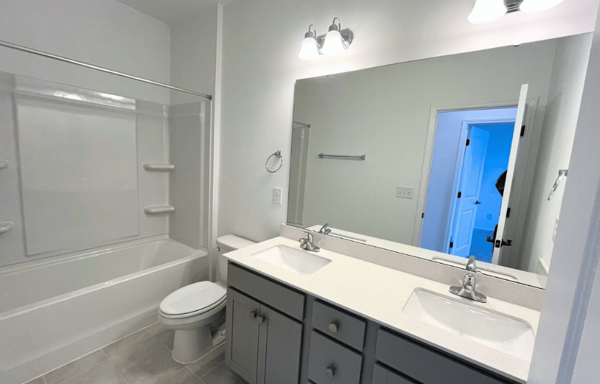 Homesite 2560 Hall Bath